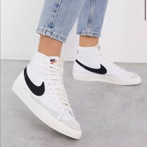 Nike Women’s Blazer mid ‘77 VNTG sneakers